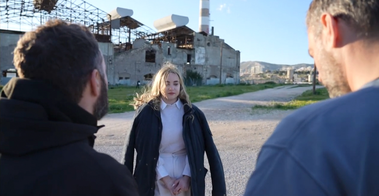 «Ο πατέρας μου σκότωσε τη μητέρα μου γιατί τη θεωρούσε κτήμα του»: Η ιστορία της Στεφανίας που έγινε μάνα για τον ανήλικο αδερφό της